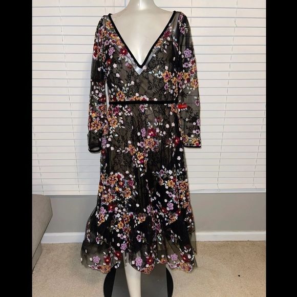 Mac Duggal Embroidered Floral Lace Tea Dress - Picture 4 of 9